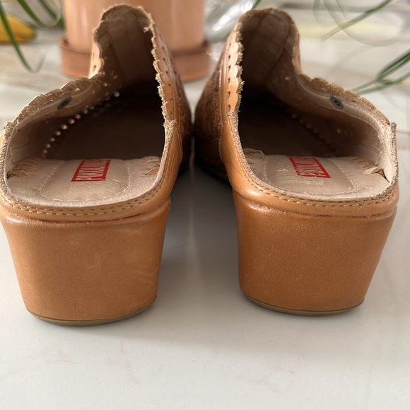 VGUC Pikolinos Romana tan with pink & green floral appliqué low heel mules - Picture 6 of 8